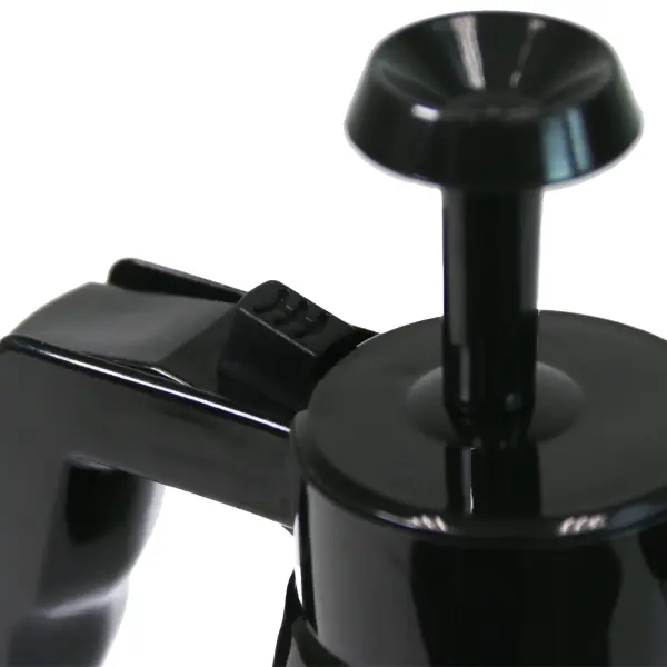 Chapin 2 Liter Multi-Purpose Handheld Sprayer - Image 4