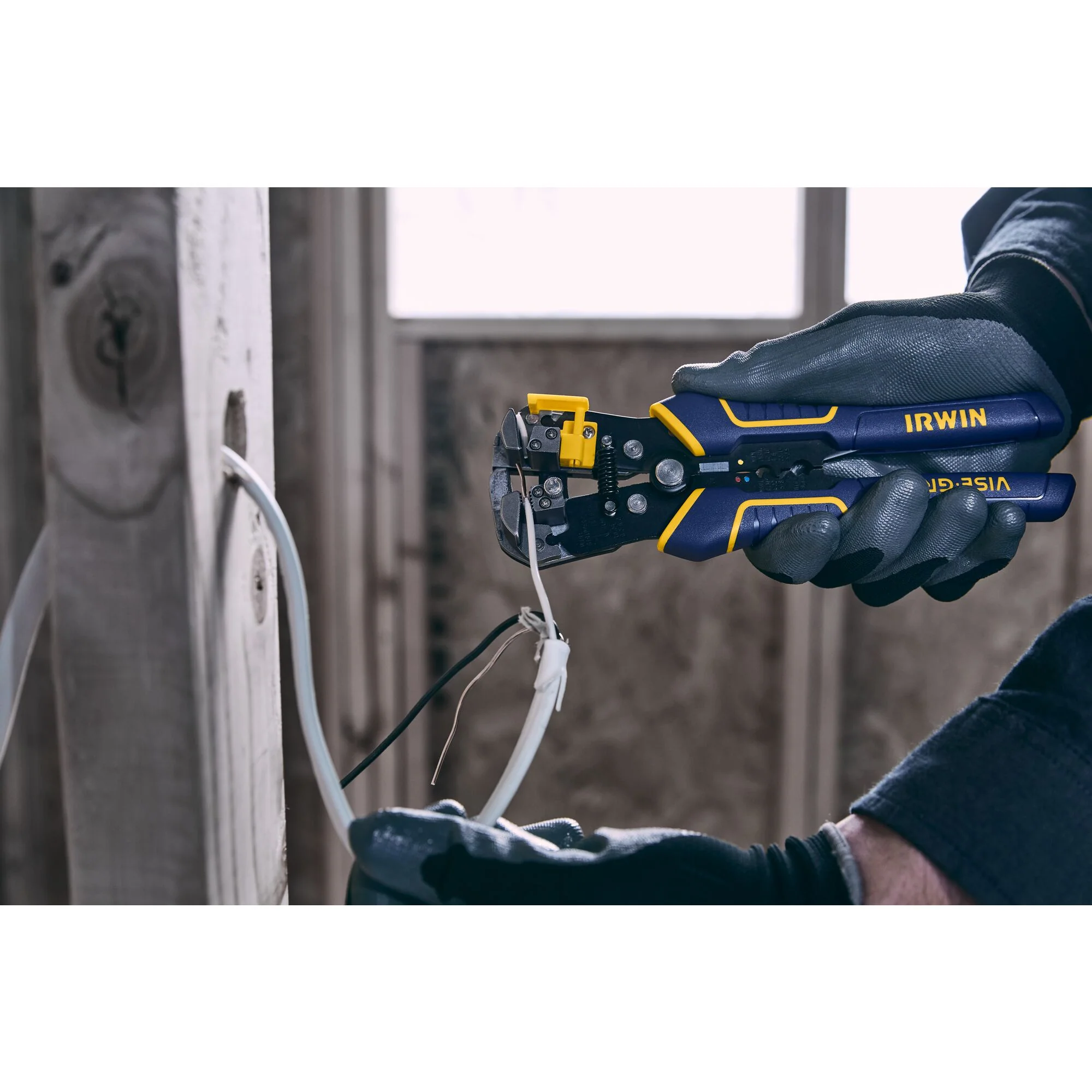 Irwin Vise-Grip 8" Self Adjusting Wire Strippers - Image 4