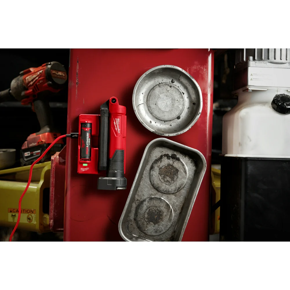 Milwaukee REDLITHIUM USB Stick Light W/ Magnet & Charging Dock - Image 9