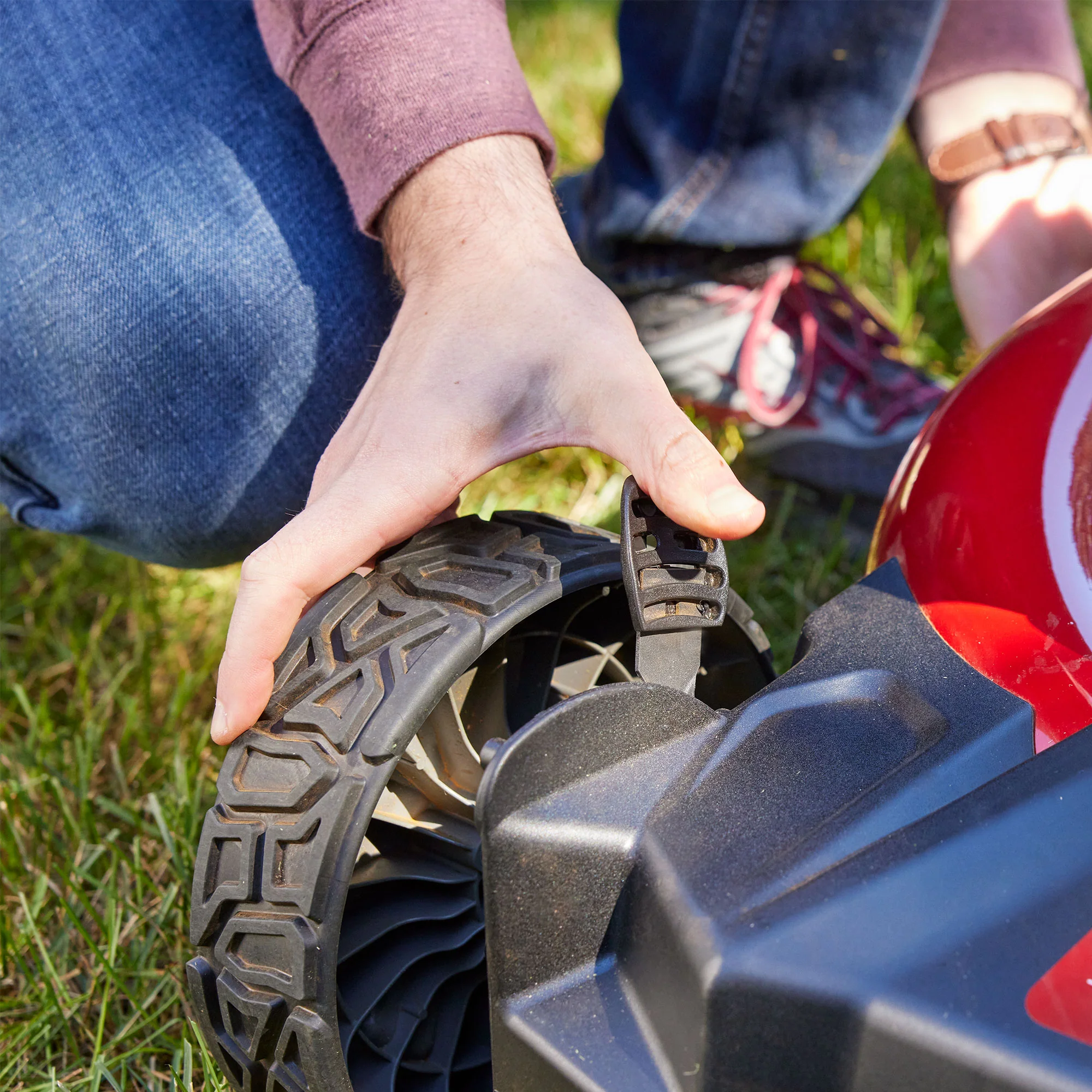 Toro 60V Max 21" Recycler® w/ SmartStow® Cordless Lawn Mower - 4.0Ah Battery - Image 4
