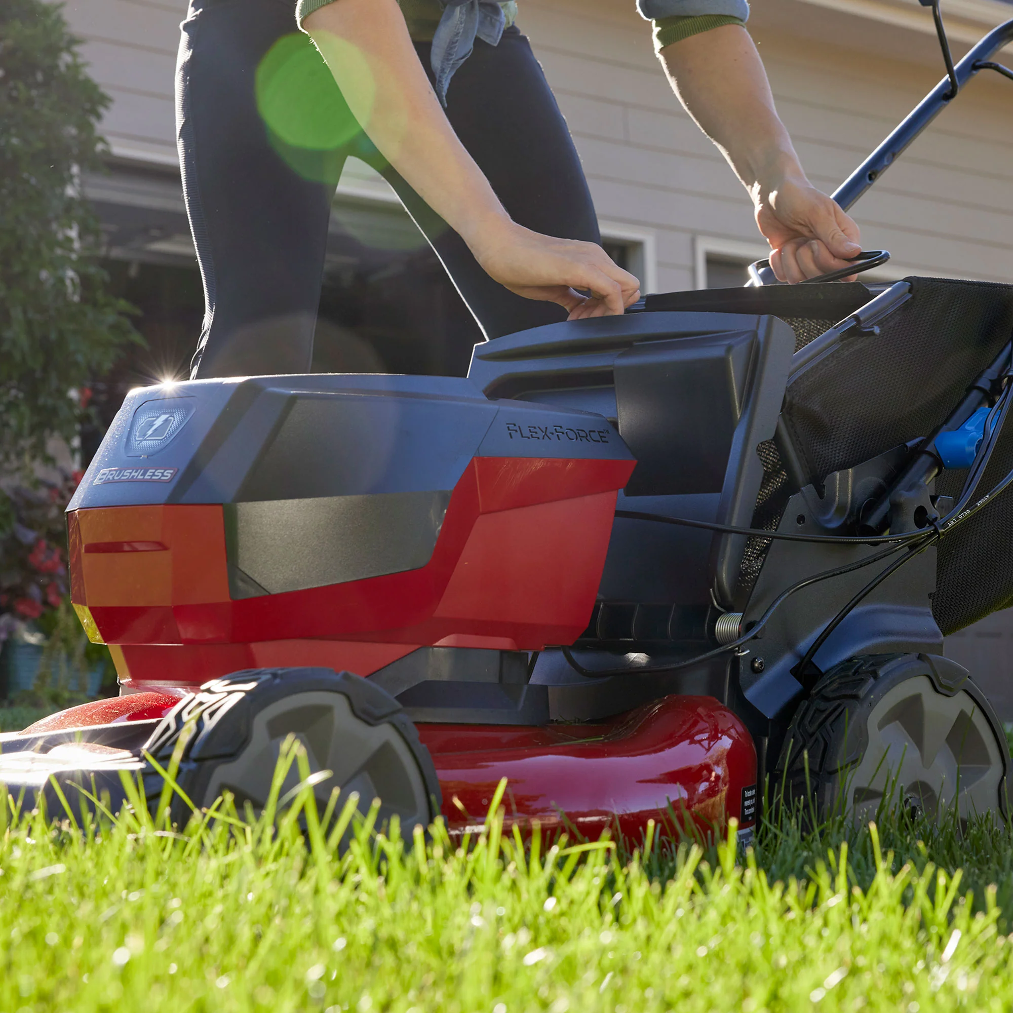 Toro 60V Max 21" Recycler® w/ SmartStow® Cordless Lawn Mower - 4.0Ah Battery - Image 8