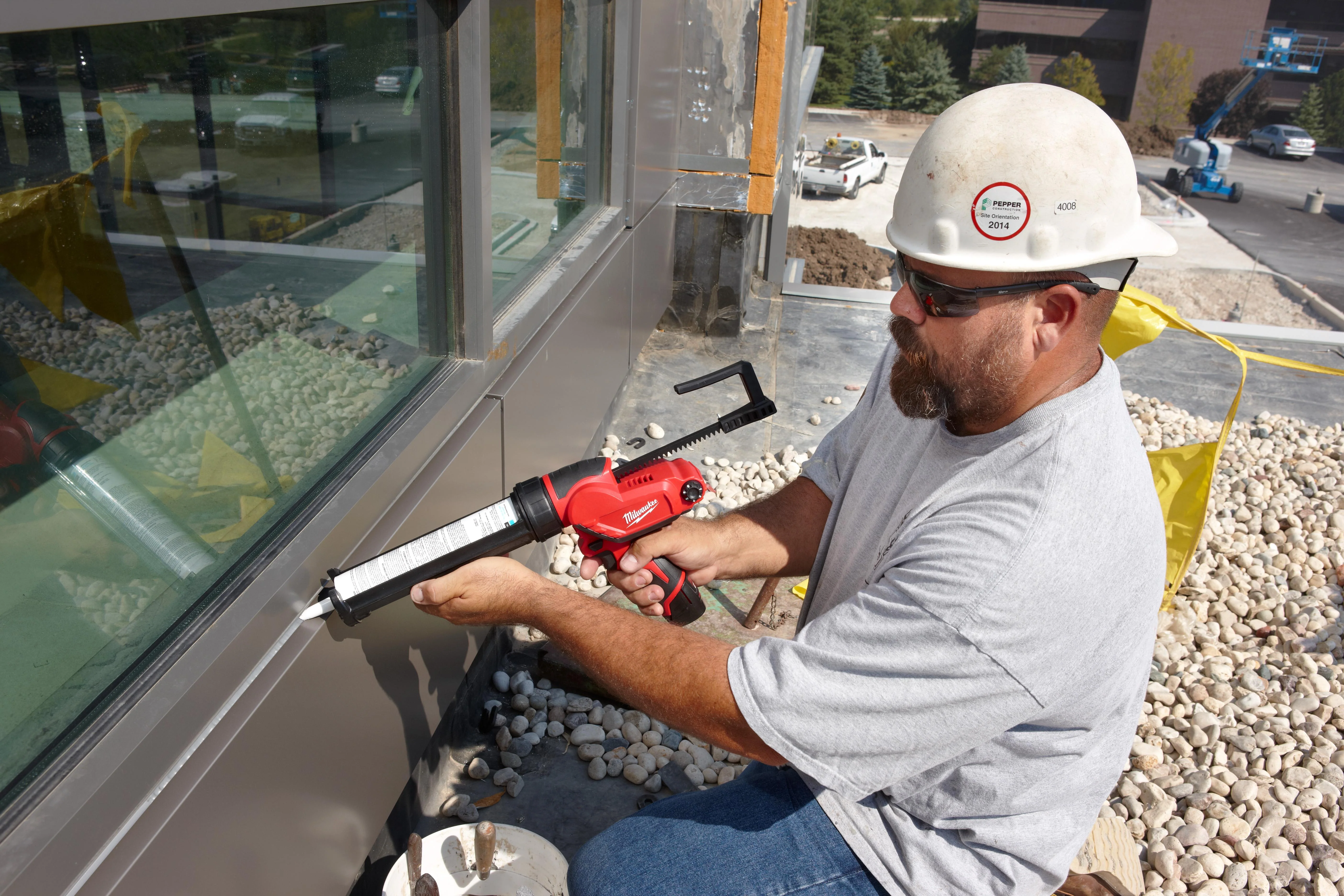 Milwaukee M12 Cordless 10 oz Caulk Gun-- Tool Only - Image 5