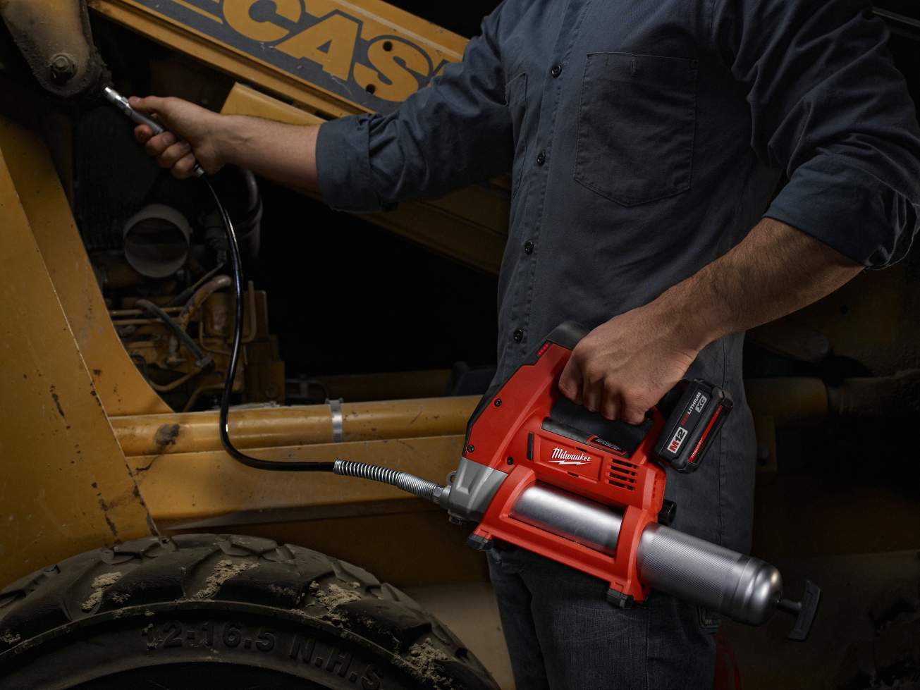 Milwaukee M12 Cordless Grease Gun - Tool Only - Image 5