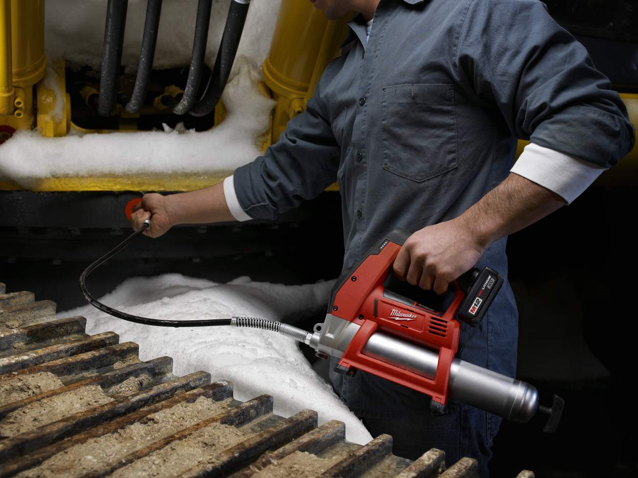 Milwaukee M12 Cordless Grease Gun - Tool Only - Image 7