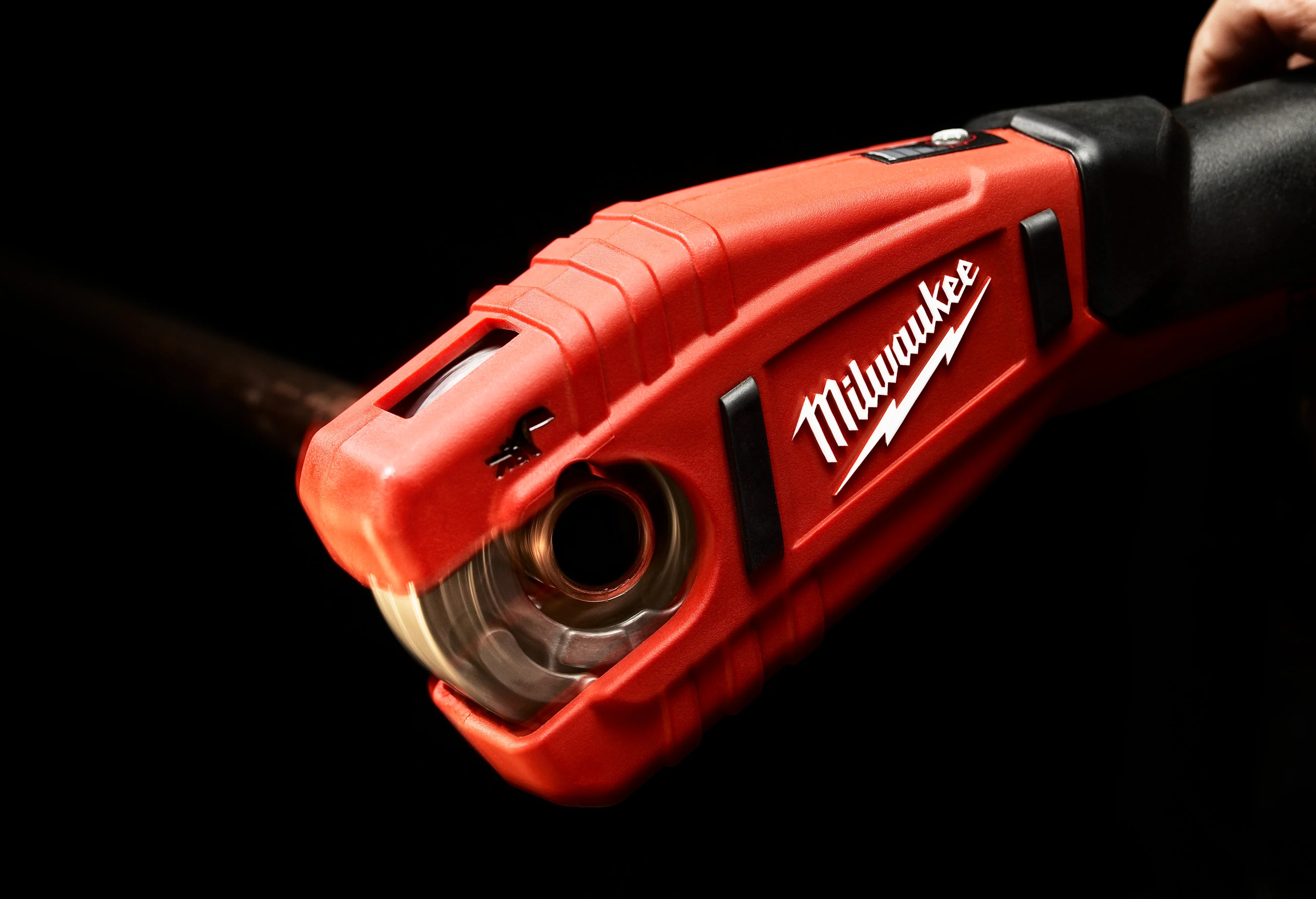 Milwaukee M12 Cordless Copper Tubing Cutter Kit - Image 4