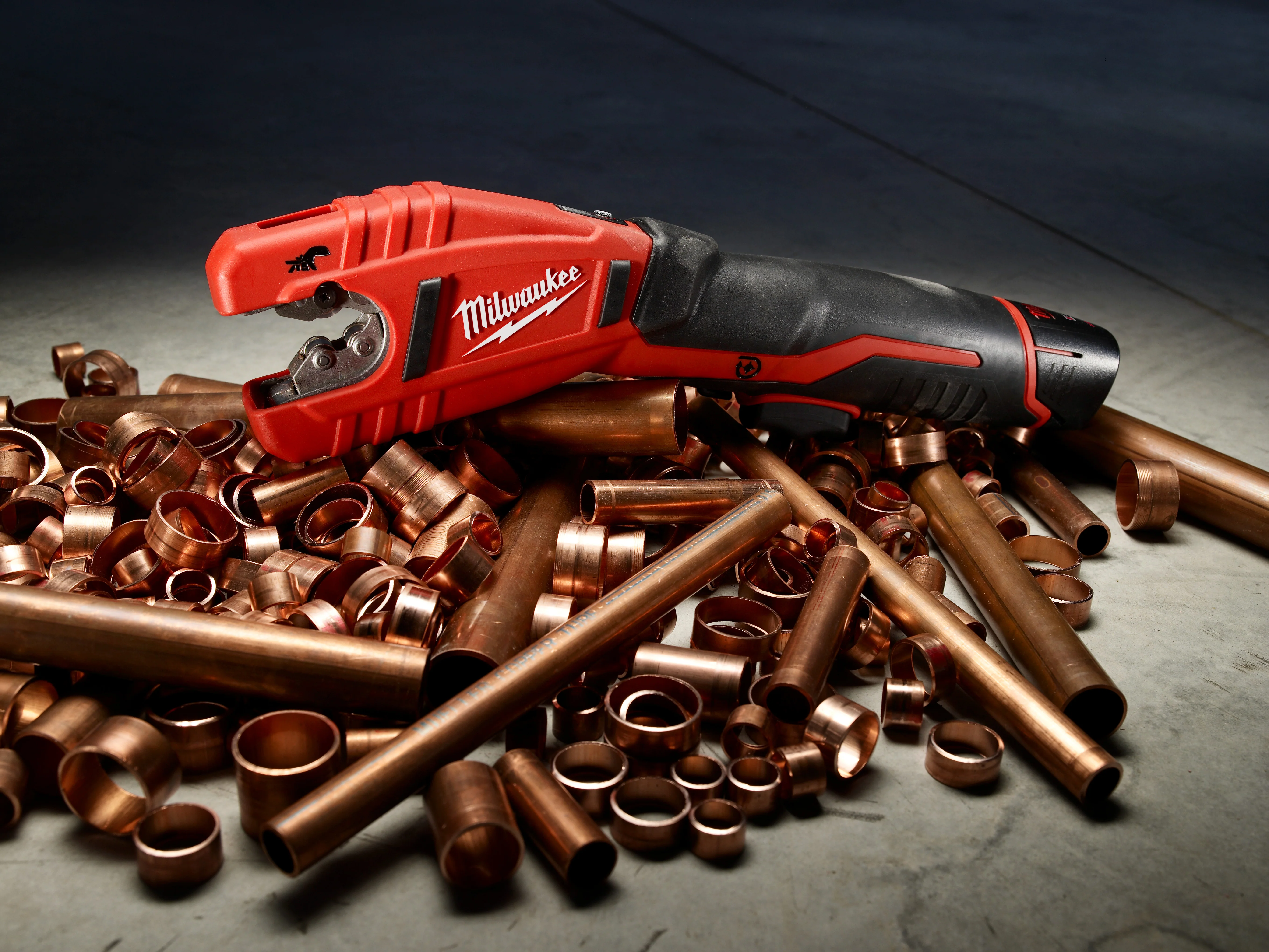 Milwaukee M12 Cordless Copper Tubing Cutter Kit - Image 8