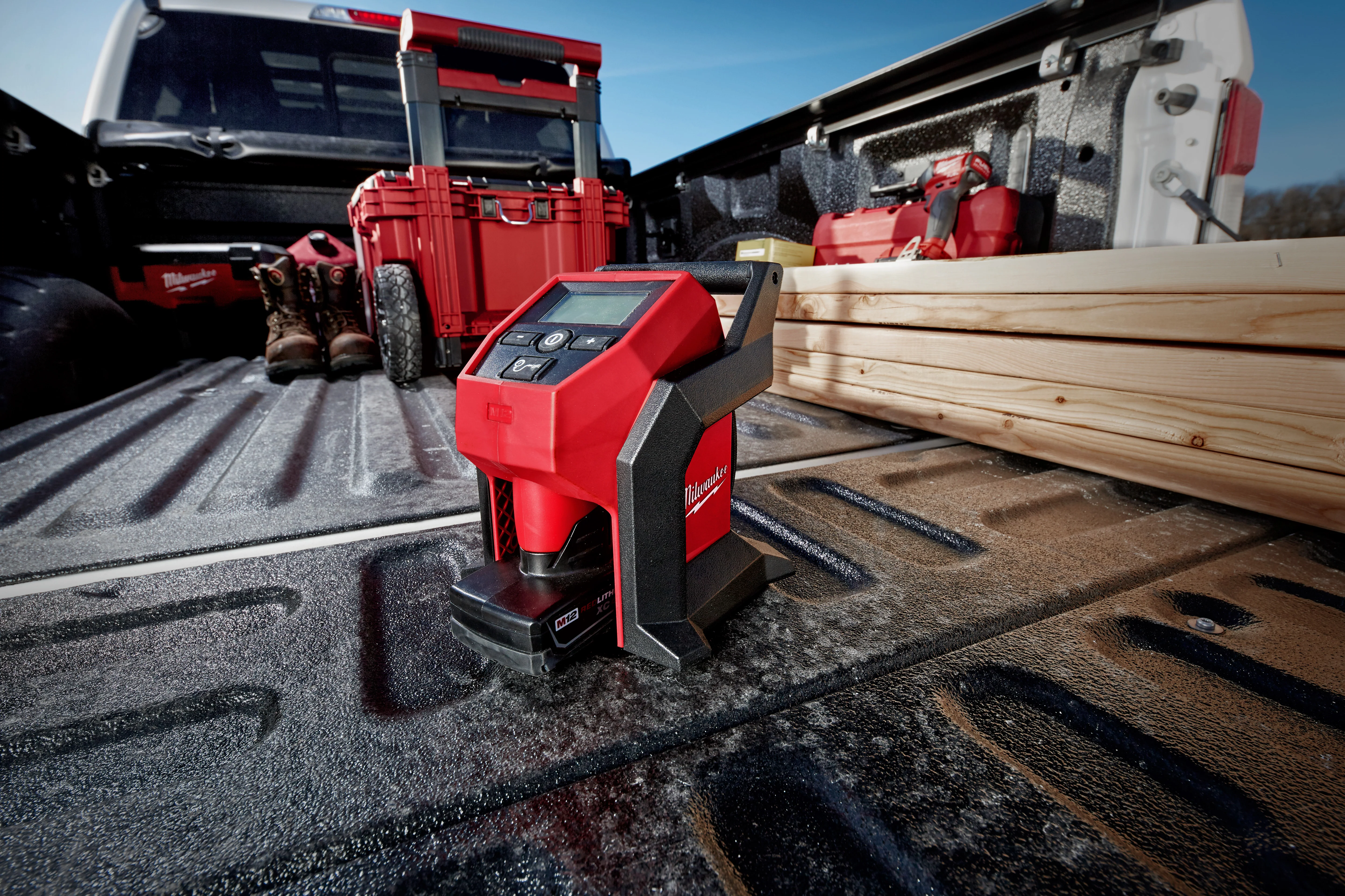 Milwaukee M12 Cordless Compact Inflator - Tool Only - Image 8