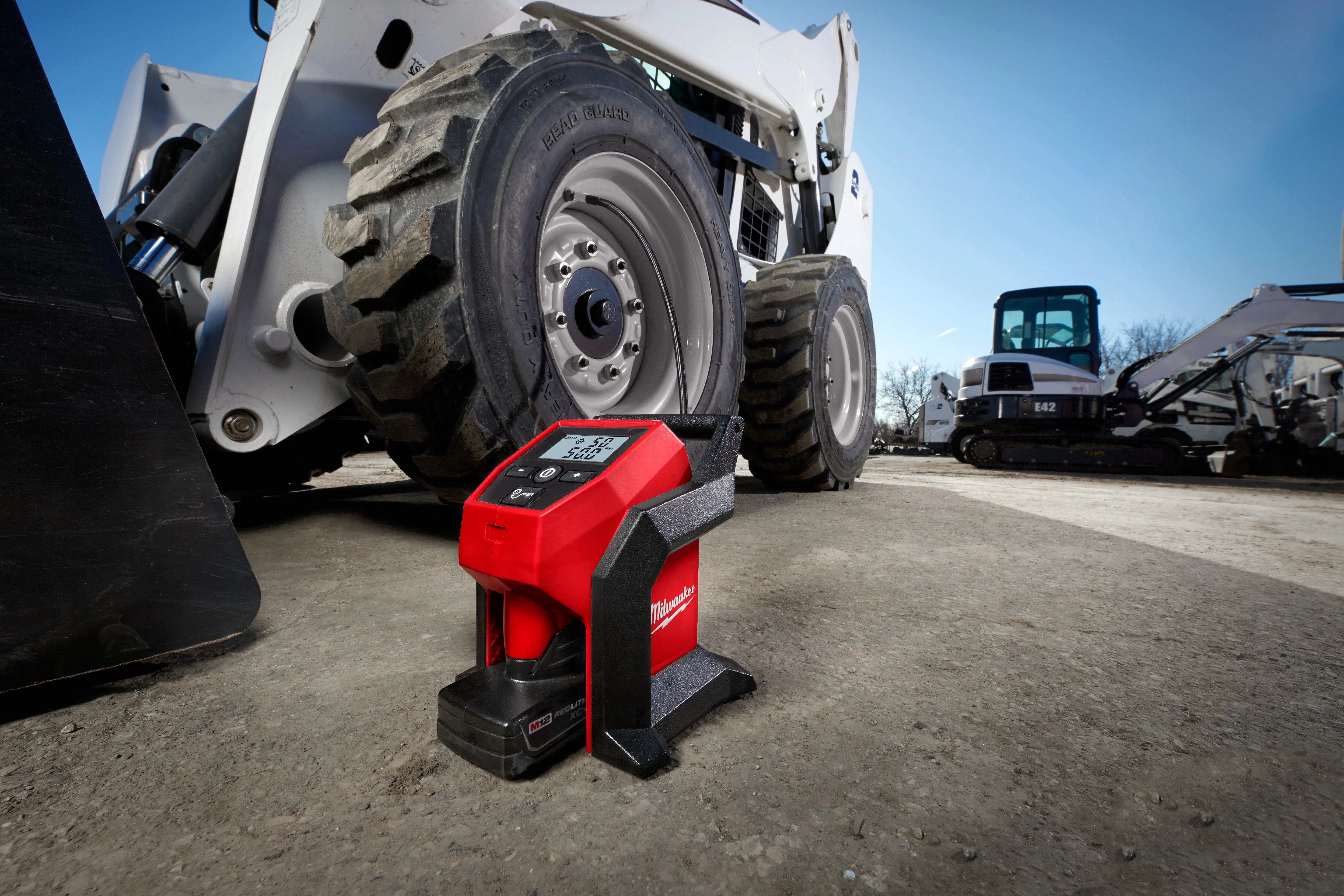 Milwaukee M12 Cordless Compact Inflator - Tool Only - Image 9