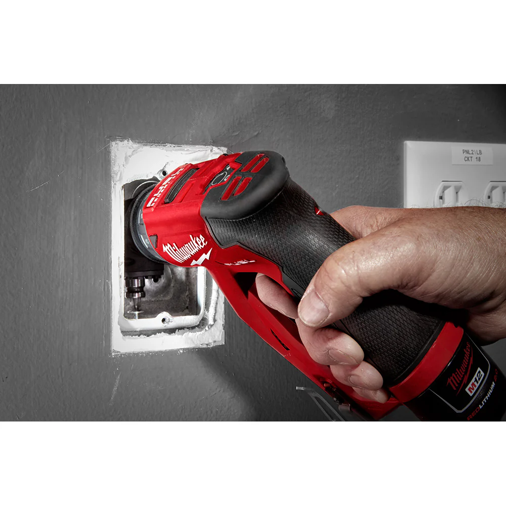 Milwaukee M12 FUEL Cordless Installation Drill/Driver Kit - Image 14