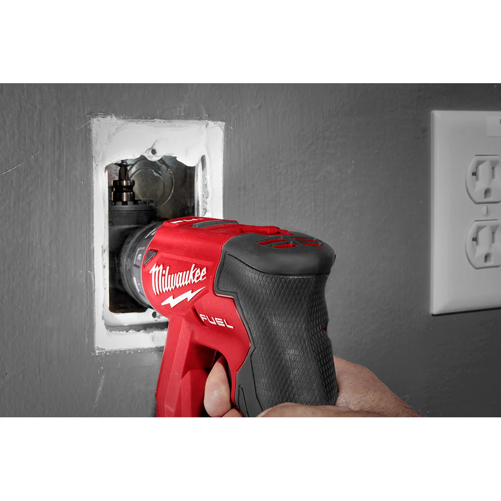 Milwaukee M12 FUEL Cordless Installation Drill/Driver Kit - Image 15