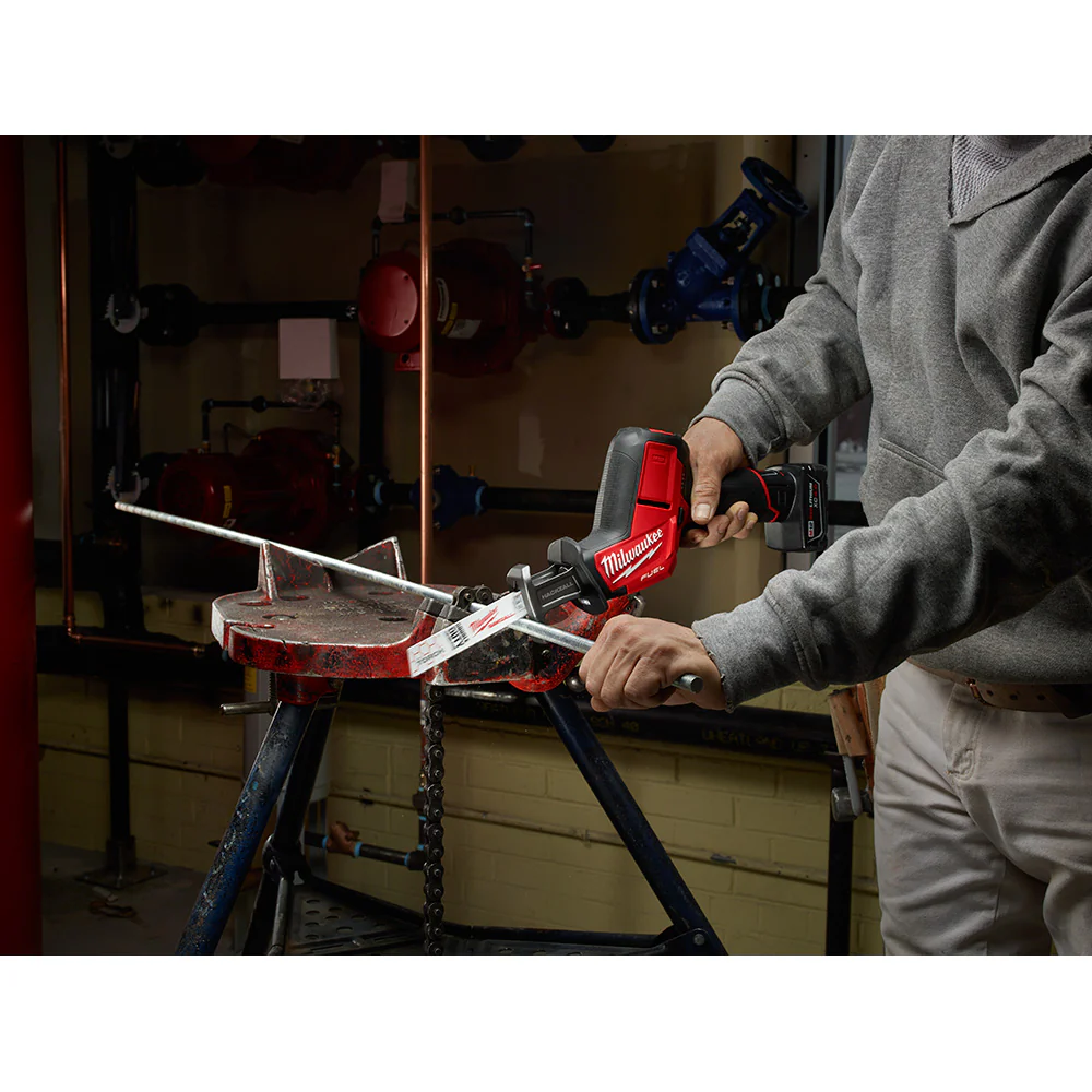 Milwaukee M12 FUEL Cordless HACKZALL Reciprocating Saw Kit - Image 10