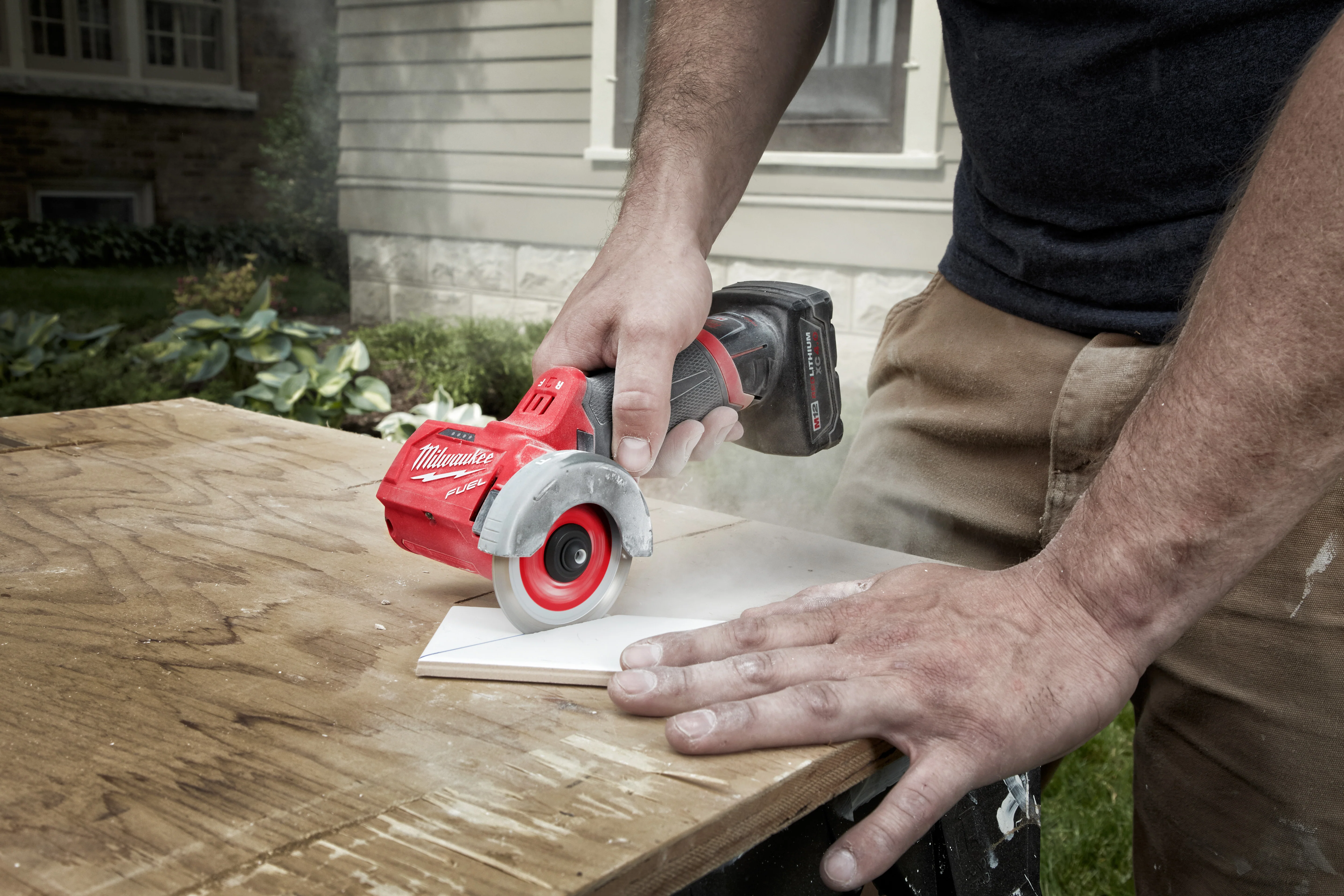 Milwaukee M12 FUEL Cordless 3" Compact Cut Off Tool Kit - Image 10