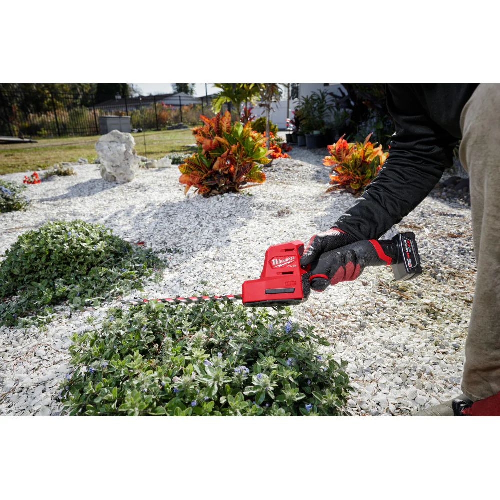 Milwaukee M12 FUEL 8" Hedge Trimmer - Tool Only - Image 12
