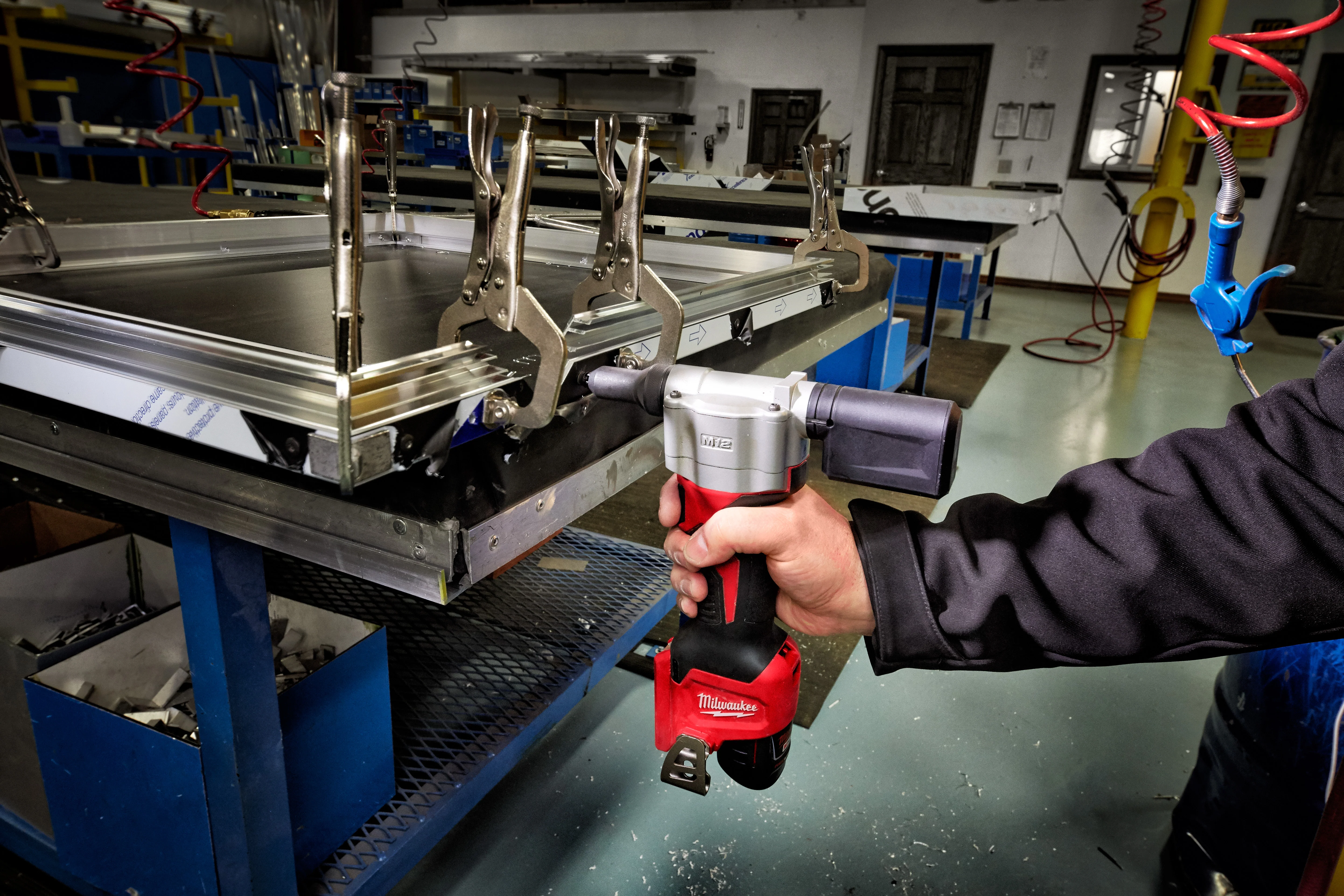 Milwaukee M12 Cordless Rivet Tool - Tool Only - Image 6