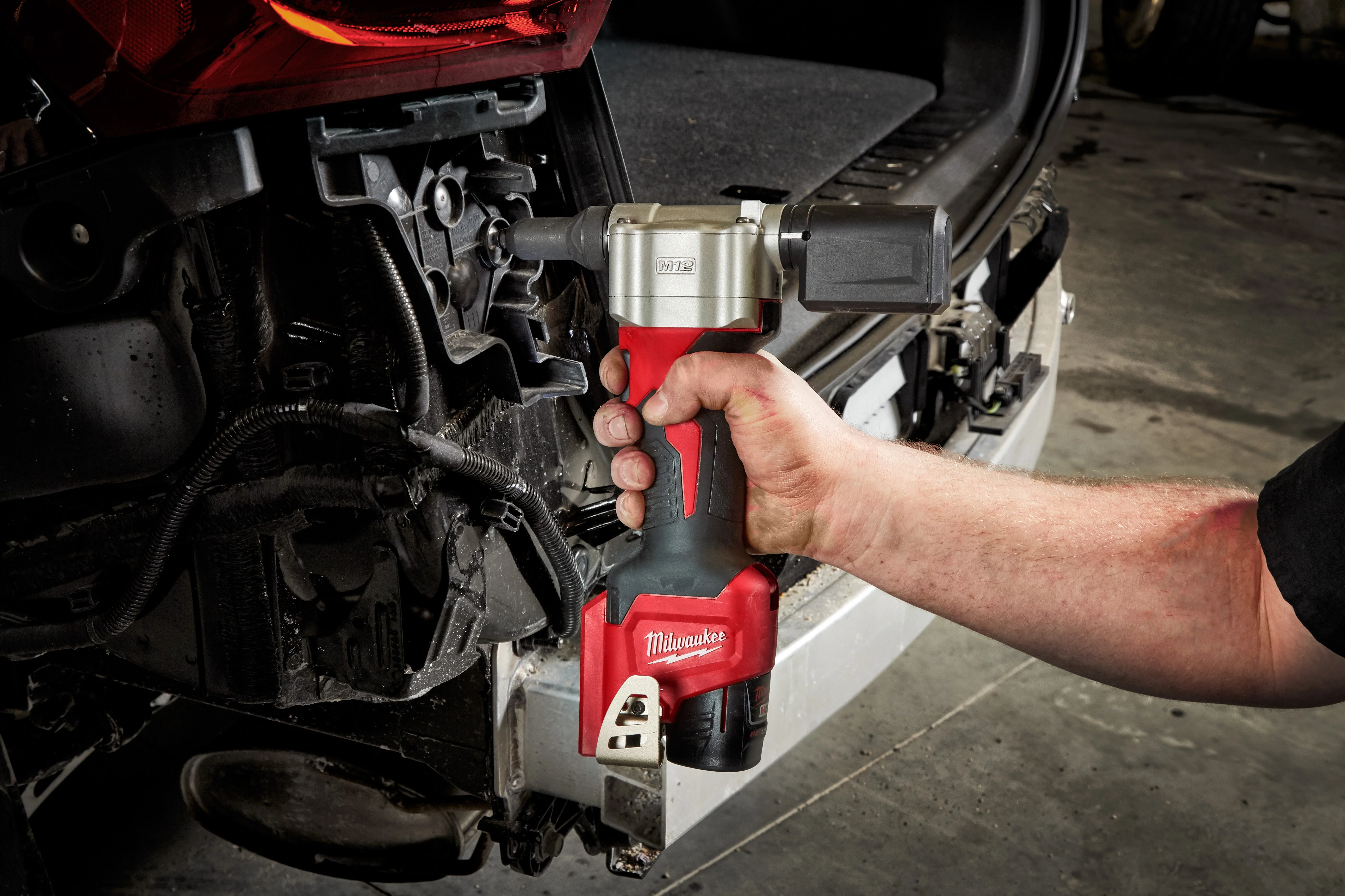 Milwaukee M12 Cordless Rivet Tool - Tool Only - Image 8
