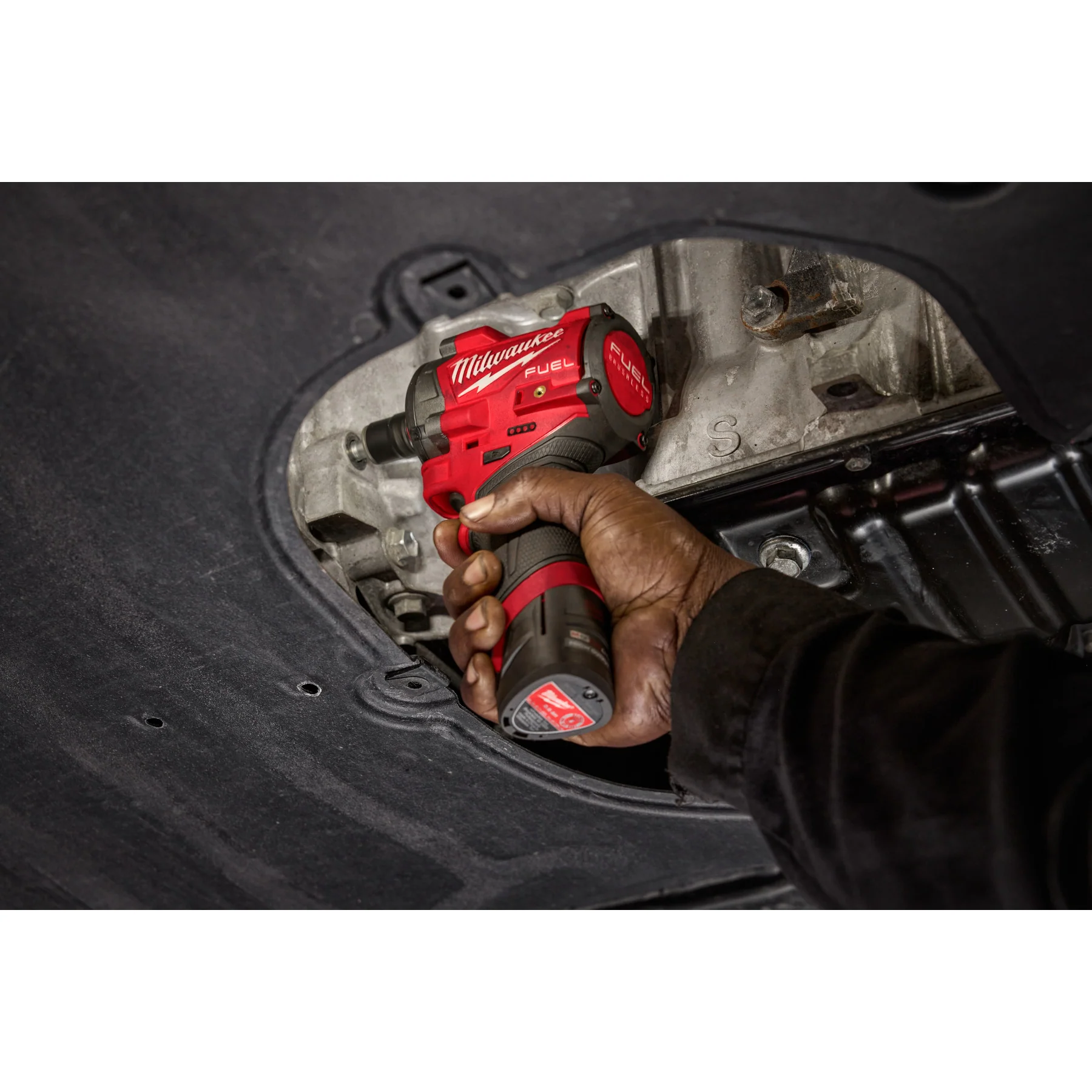 Milwaukee M12 FUEL™ Stubby 3/8" Impact Wrench 1 Battery Kit - Image 7