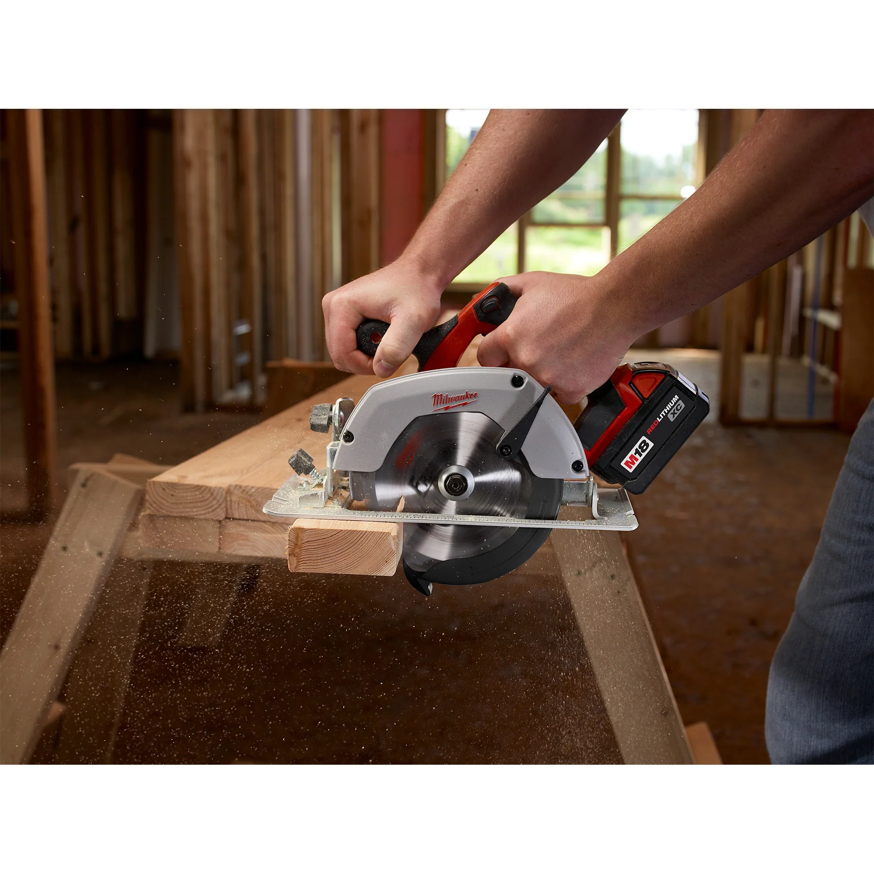 Milwaukee M18 Cordless 6-1/2" Circular Saw Kit - Image 7