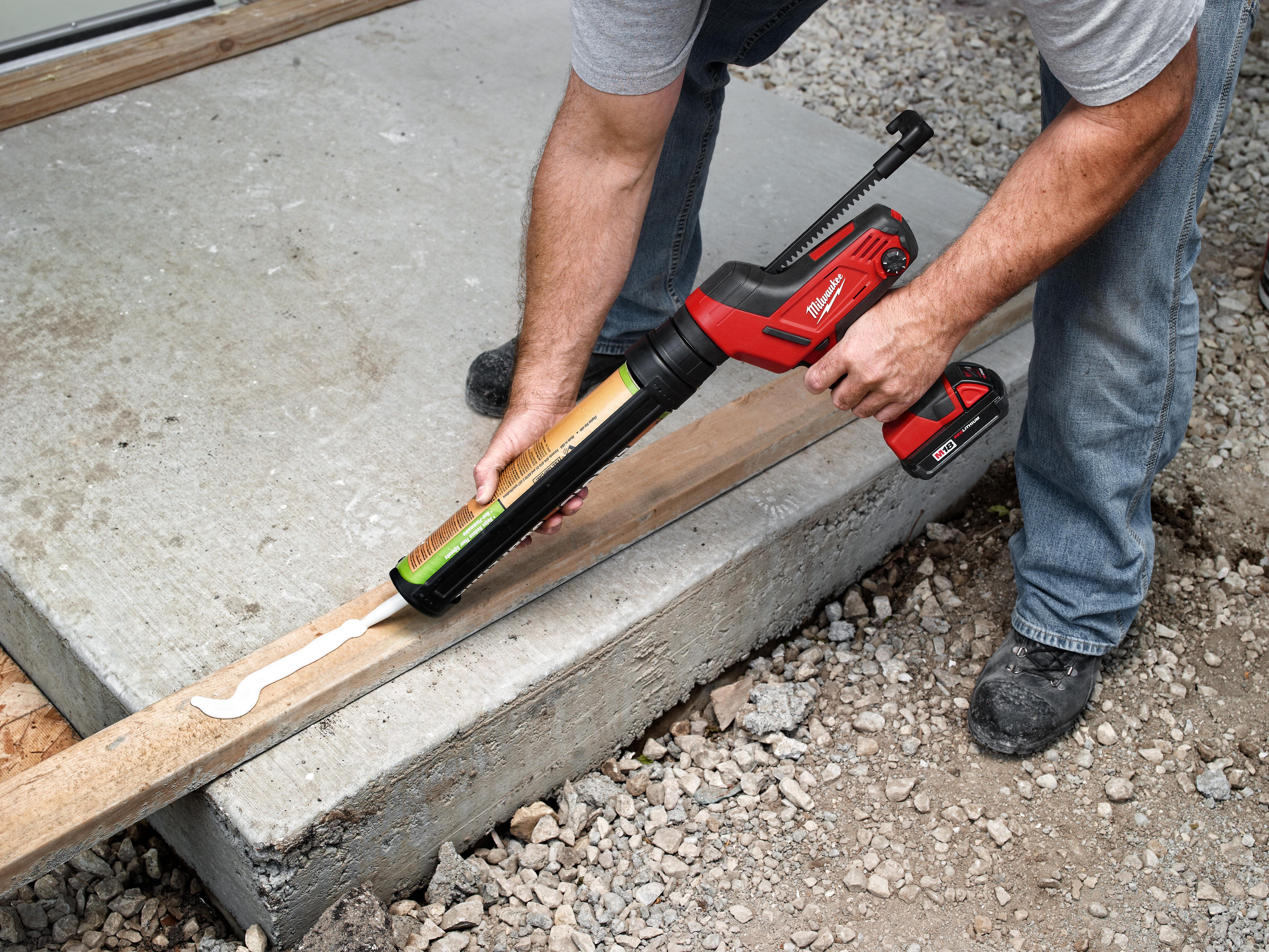 Milwaukee M18 Cordless 10 oz Caulk Gun and Adhesive - Tool Only - Image 4