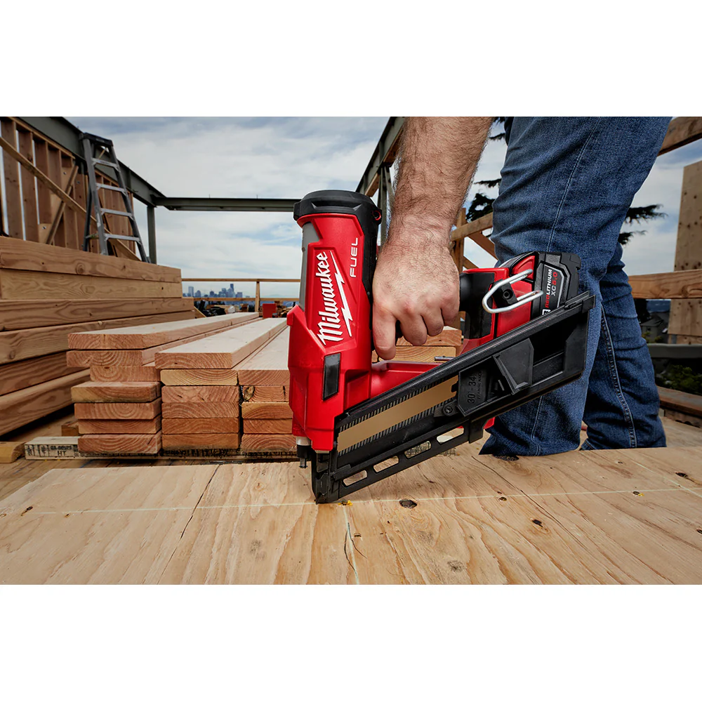 Milwaukee M18 FUEL Cordless 30 Degree Framing Nailer Kit - Image 9