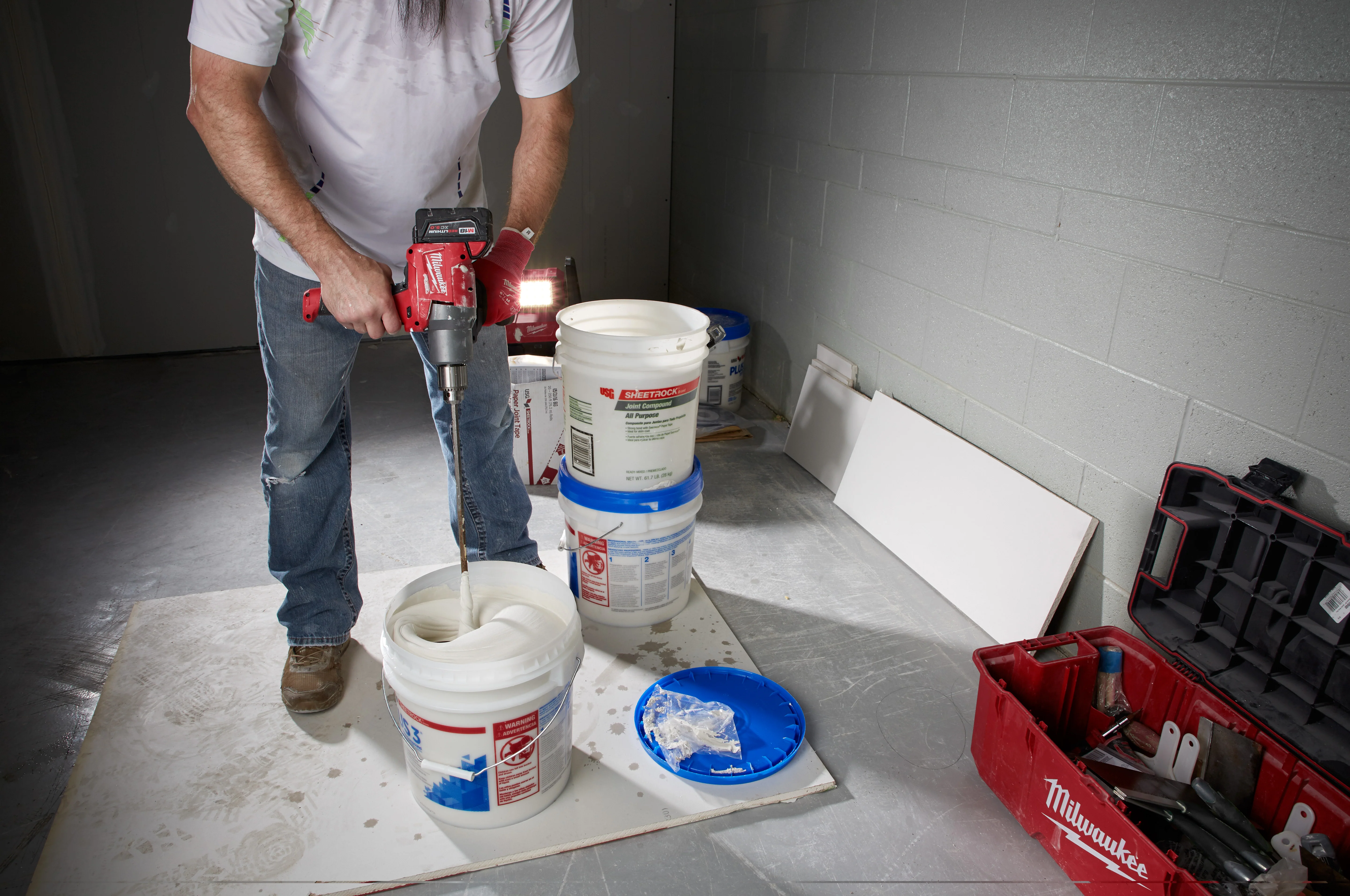 Milwaukee M18 FUEL Cordless Mud Mixer with 180° Handle - Tool Only - Image 8