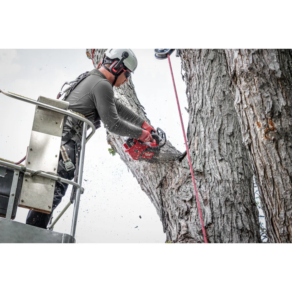 Milwaukee M18 FUEL 14" Top Handle Chainsaw - Tool Only - Image 11