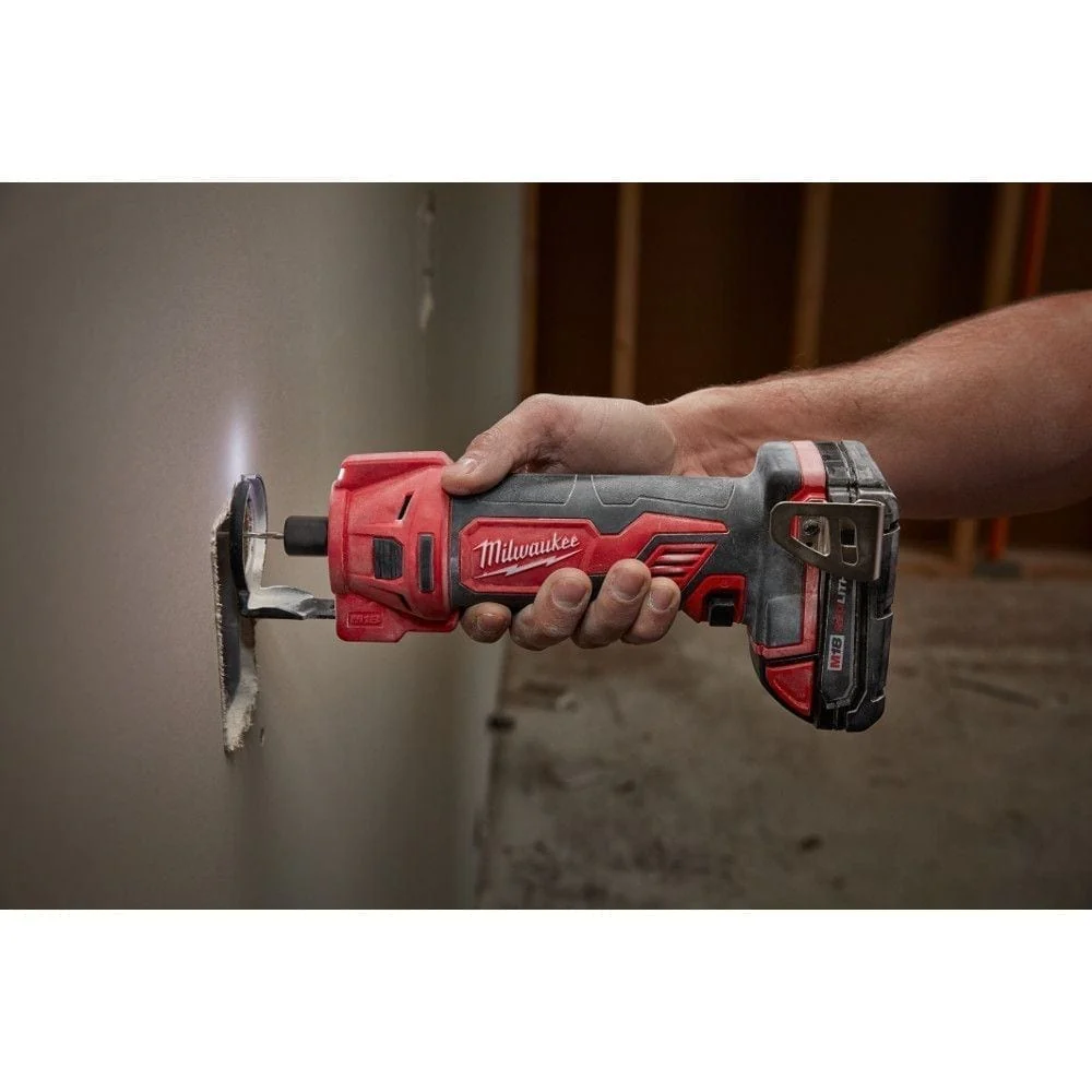 Milwaukee M18 FUEL Brushless Cordless Drywall Screw Gun Compact Kit w/ M18 Cutout Tool - Image 6
