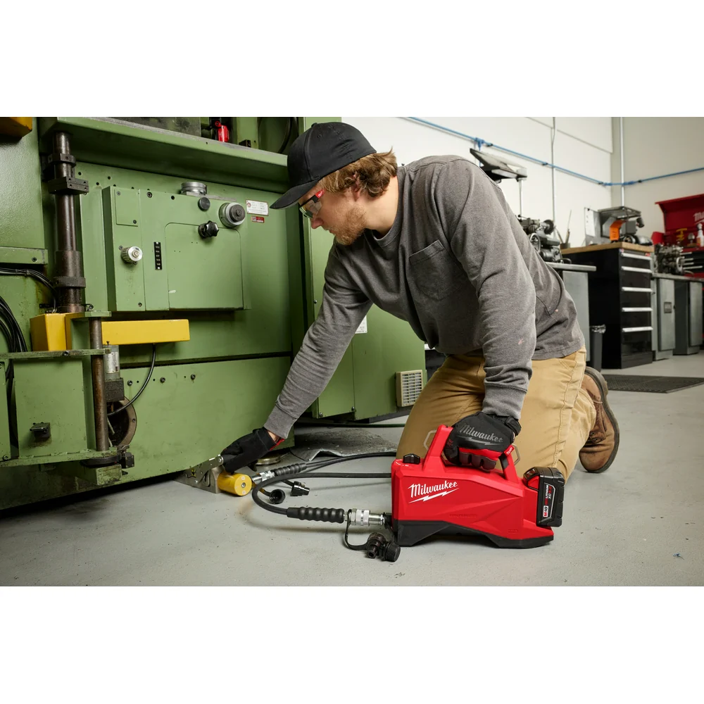 Milwaukee M18™ 60" 3 10,000psi Brushless Single Acting Hydraulic Pump - Image 11