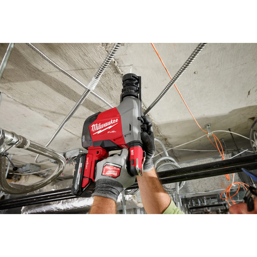 Milwaukee M18 FUEL™ Overhead Rotary Hammer w/ Integrated Dust Extraction - Image 12