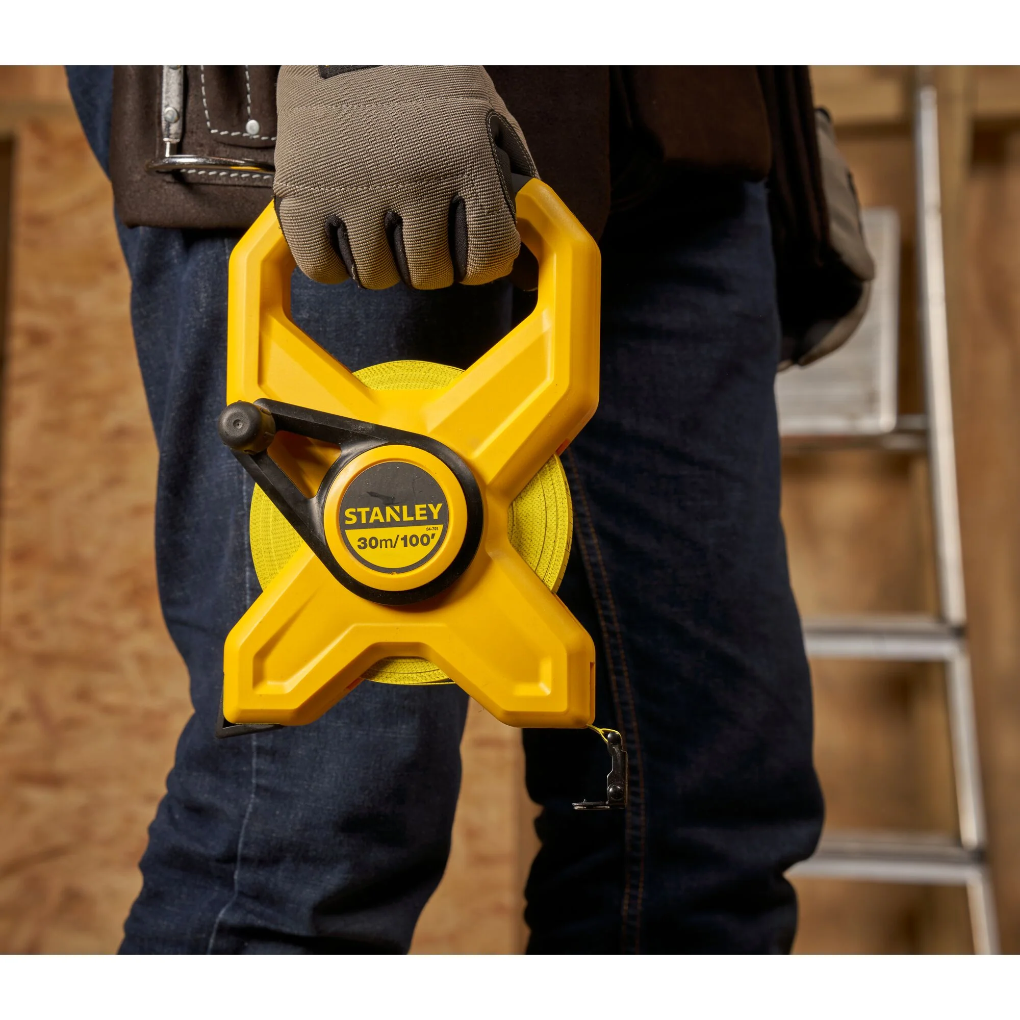 Stanley 30m/100ft Open Reel Fibreglass Tape Measure - Image 4