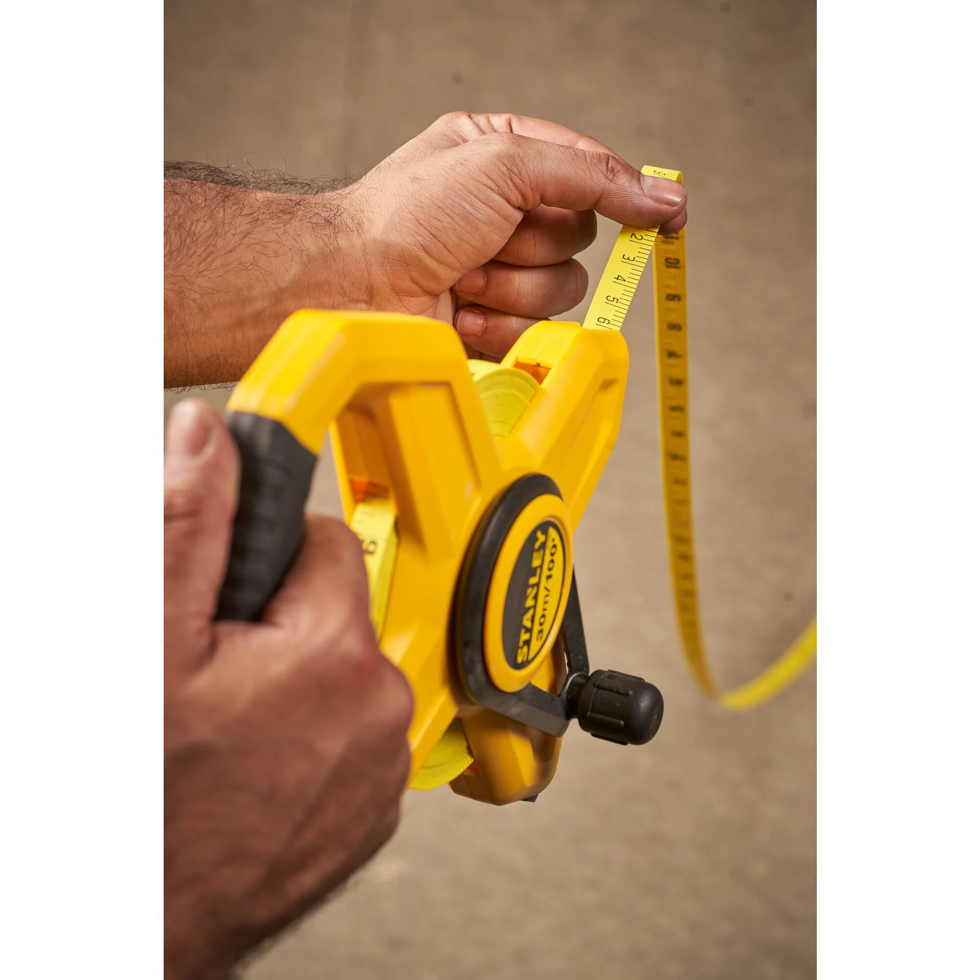 Stanley 30m/100ft Open Reel Fibreglass Tape Measure - Image 7