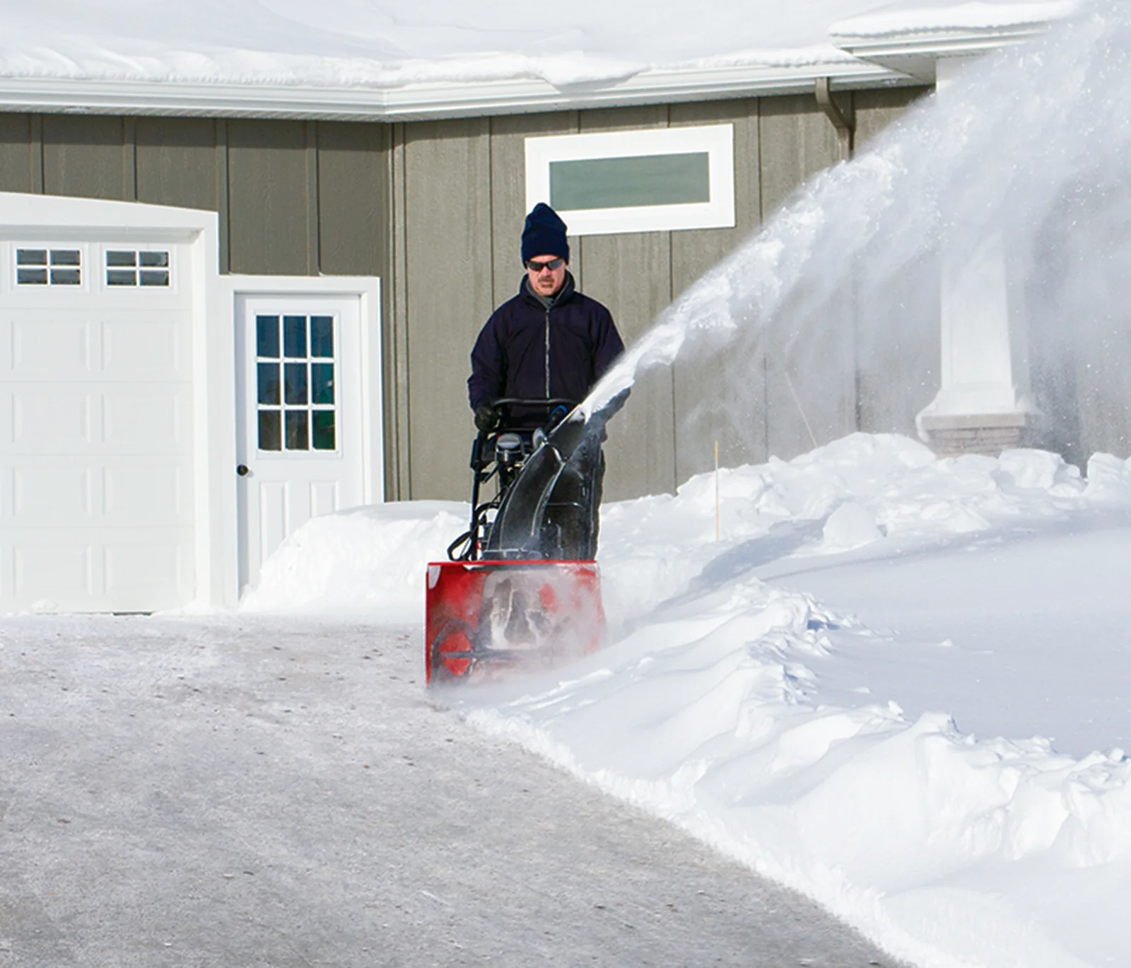 Toro 24" SnowMaster® 724 QXE Electric Start Snow Blower - 7 HP - Image 4