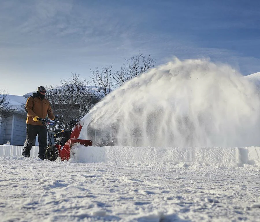 Toro Power Max 24" 824 OE Two Stage Snow Thrower - Image 4
