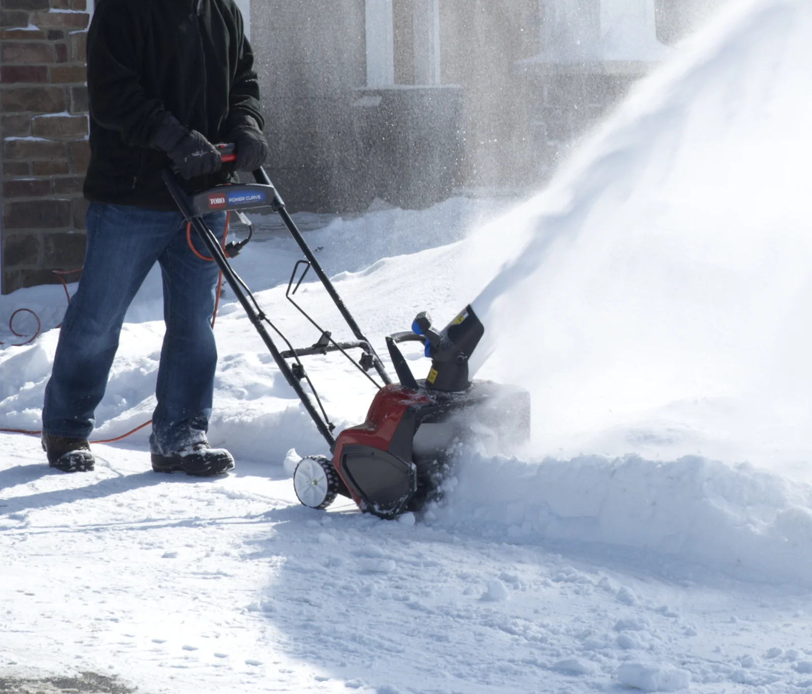 Toro 18" Power CurveĀ® 15A Electric Snow Thrower - Image 5