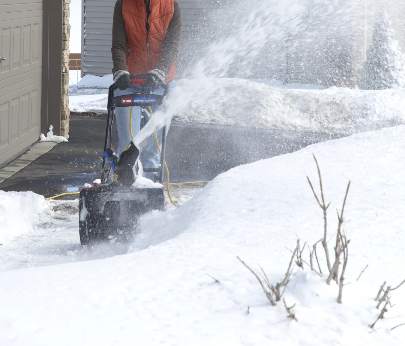 Toro 18" Power CurveĀ® 15A Electric Snow Thrower - Image 7