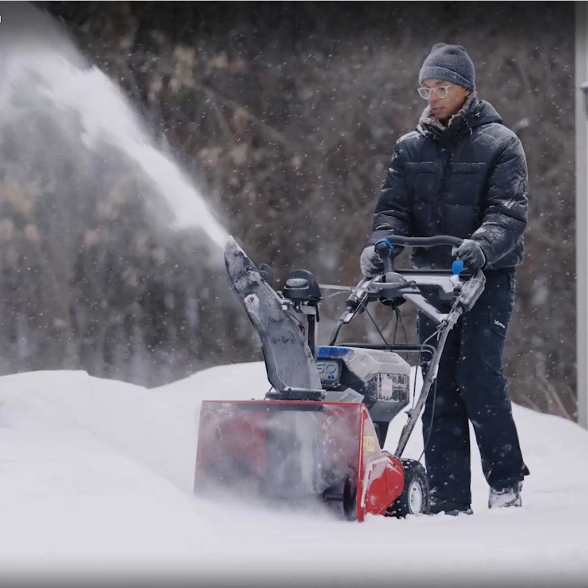 Toro 60V SnowMaster® 24" Cordless Snow Blower w/ (2) Batteries & Charger - Image 8