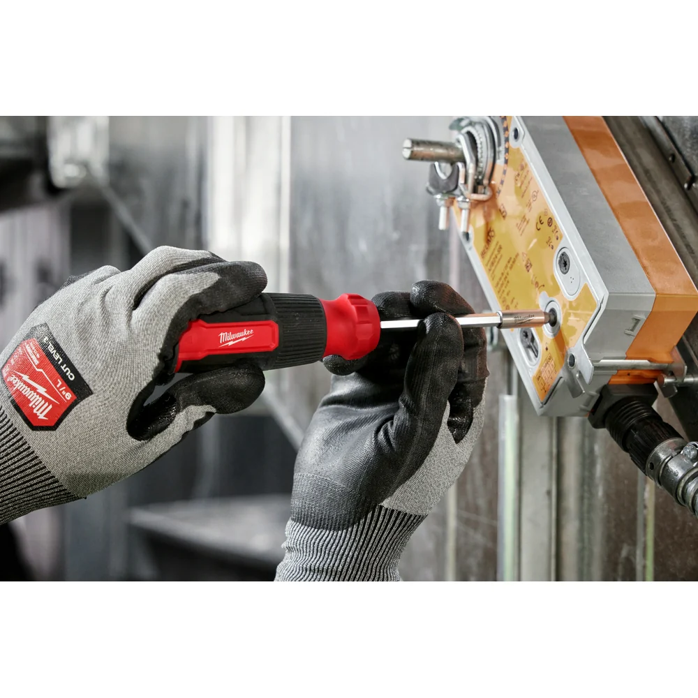 Milwaukee 14-in-1 Hex Multi-Bit Screwdriver - Image 5