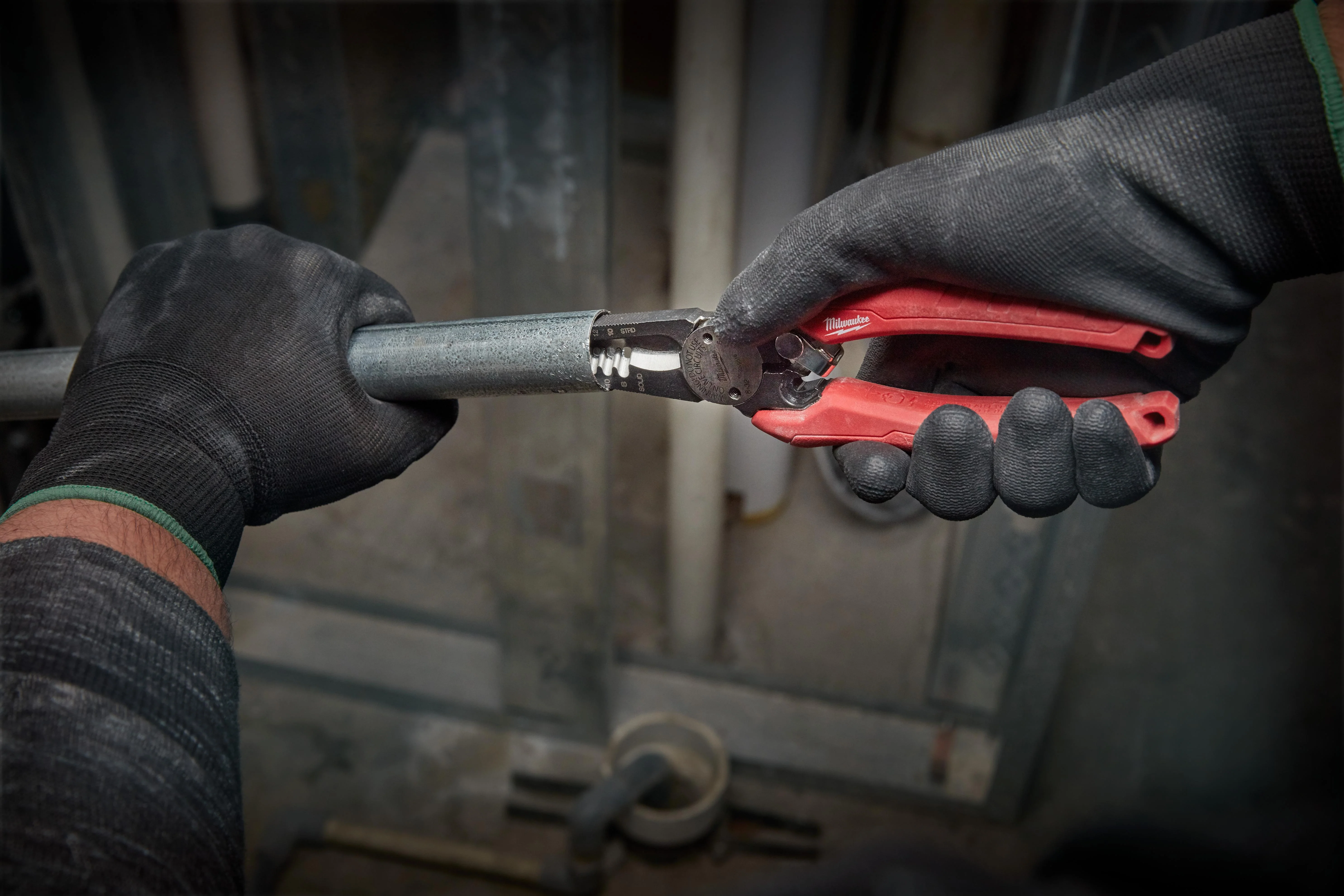 Milwaukee Electricians Combination Wire Pliers - Image 3
