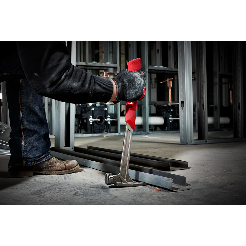 Milwaukee 17 oz Milled Face Framing Hammer - Image 6