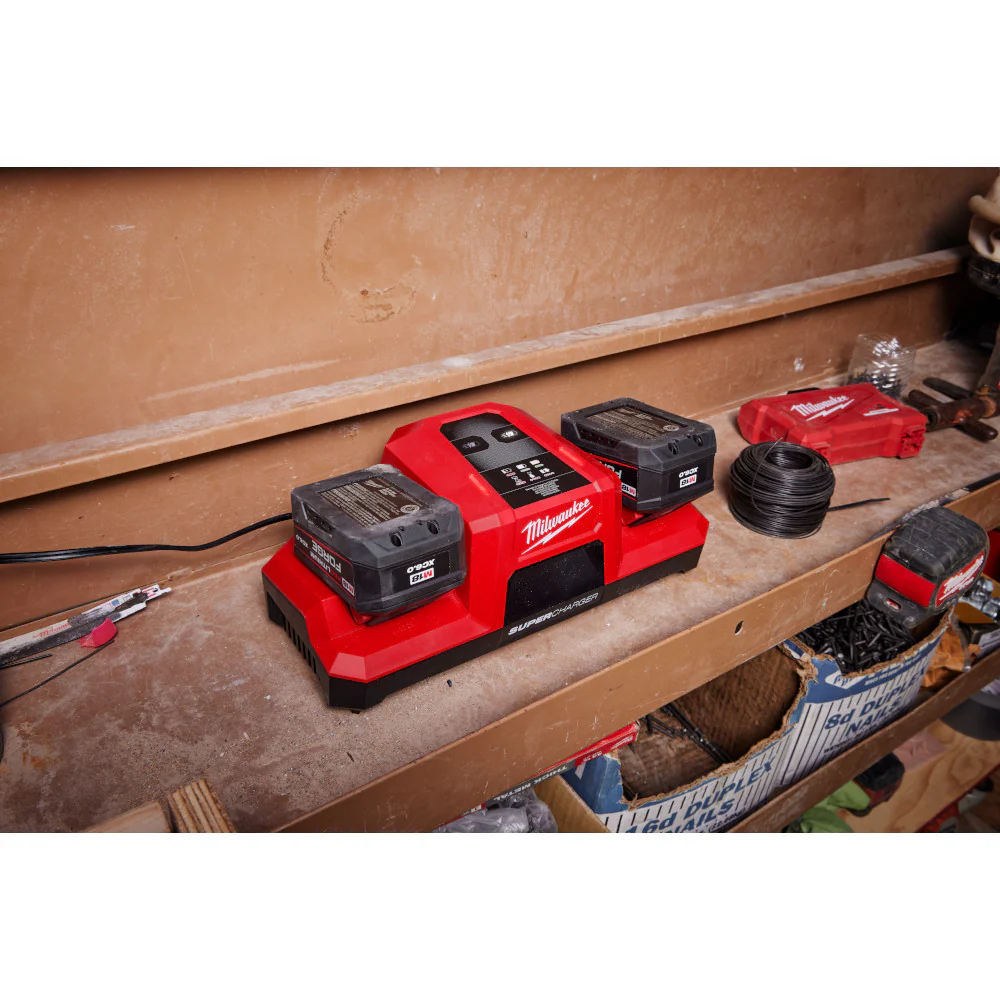 Milwaukee M18 Dual Bay Simultaneous Super Charger - Image 9