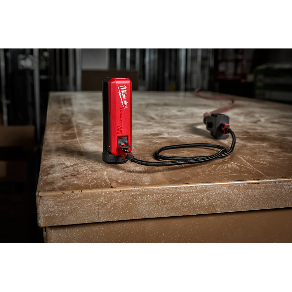 Milwaukee REDLITHIUM USB Charger & Portable Power Source Kit - Image 7