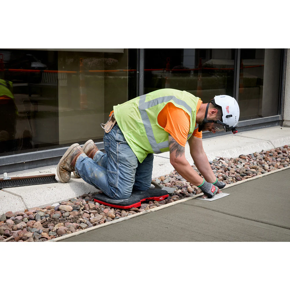 Milwaukee PACKOUT Kneeling Pad - Image 4