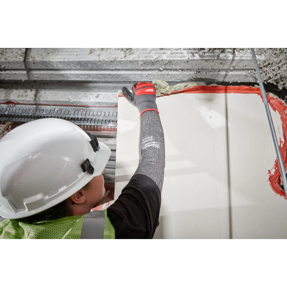 Milwaukee 18" Cut Level 5 Protective Sleeves - Image 6