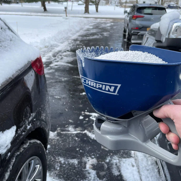 Chapin 3-Liter (0.8-gallon) Ice Melt & Salt Hand Crank Spreader - Image 3