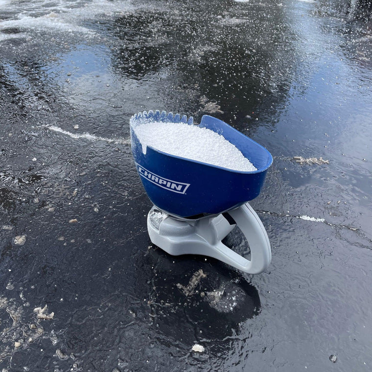 Chapin 3-Liter (0.8-gallon) Ice Melt & Salt Hand Crank Spreader - Image 5