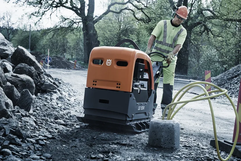 Husqvarna LG 504 28" Reversible Plate Compactor w/ Hatz Diesel Engine - Image 5