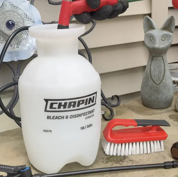 Chapin Bleach Industrial Poly Sprayer - 1 Gallon - Image 2
