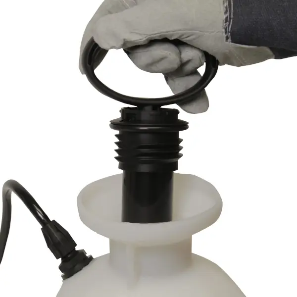 Chapin Bleach Industrial Poly Sprayer - 1 Gallon - Image 3