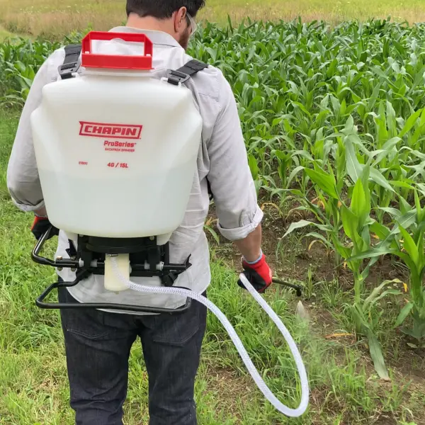 Chapin Professional Backpack Poly Sprayer - 4 Gal - Image 2