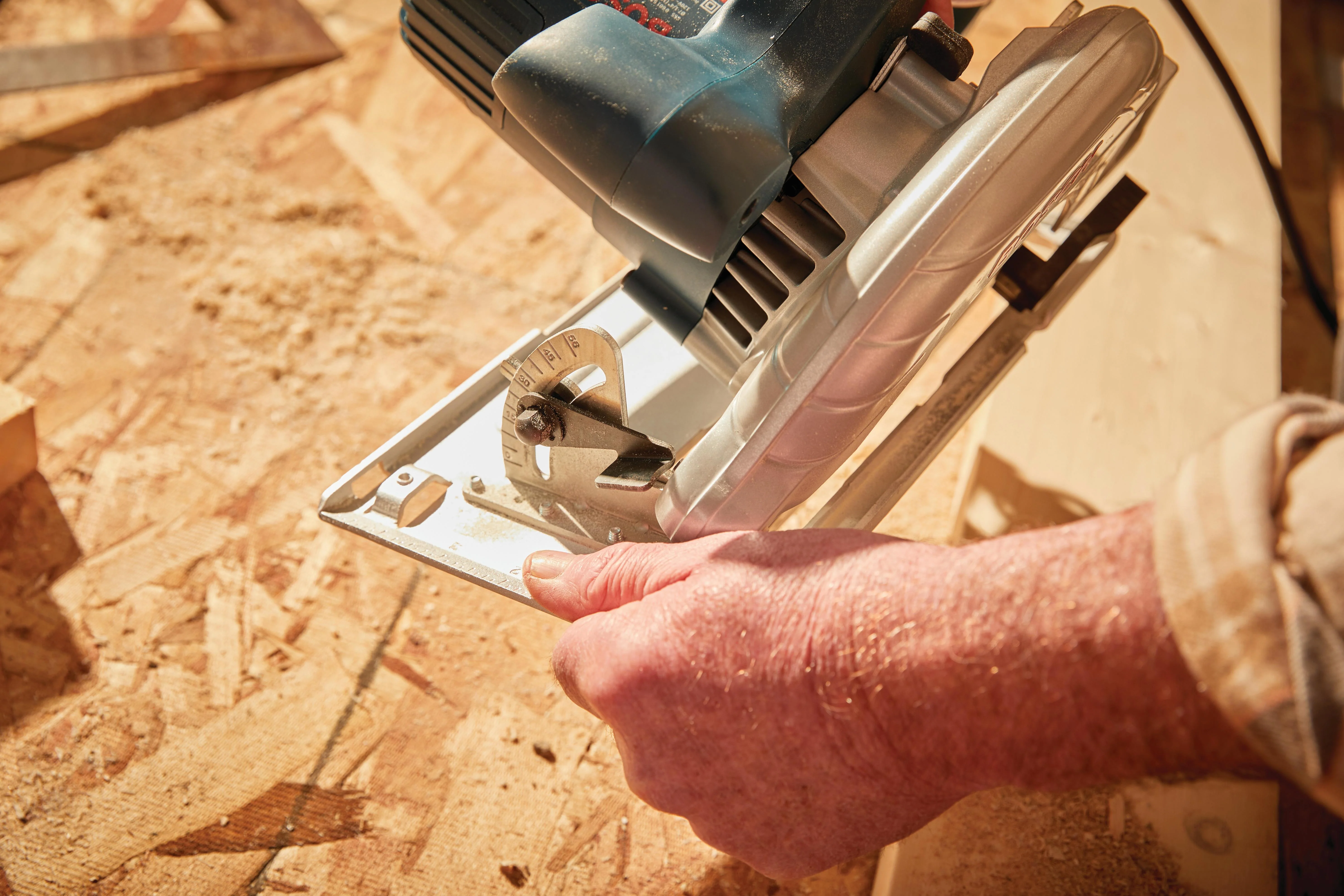 Bosch 7-1/4" Left Blade Circular Saw - Image 12