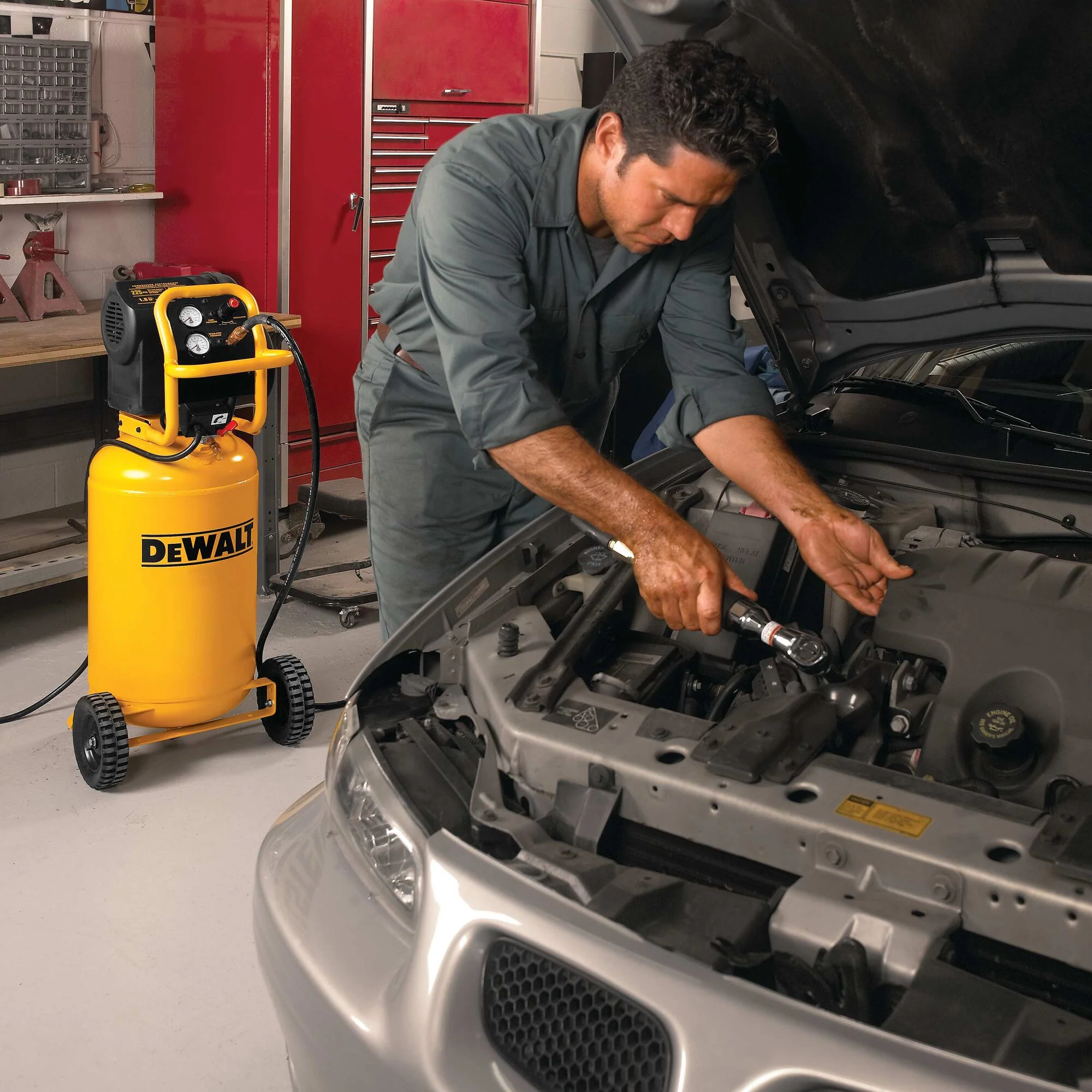 DeWalt 1.6 HP Continuous 15 Gallon Workshop Compressor - Image 7